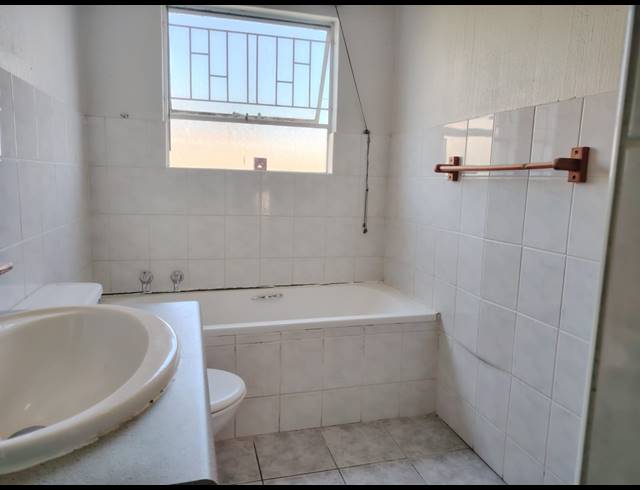 2 BEDROOM APARTMENT FOR SALE IN VORNA VALLEY